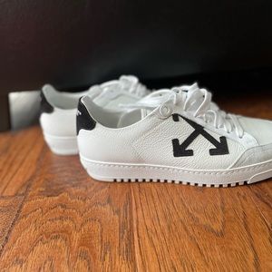 Off White Low Vulcanized Sneakers